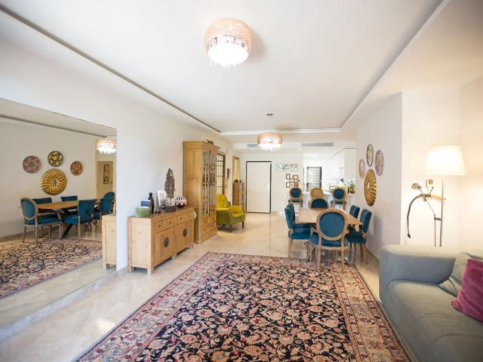 2 makuuhuone Huoneisto myytävänä paikassa Nueva Andalucia mukana uima-altaan 
autotalli - 630 000 € (Ref: 9397820)