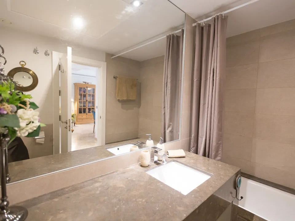 2 makuuhuone Huoneisto myytävänä paikassa Nueva Andalucia mukana uima-altaan 
autotalli - 630 000 € (Ref: 9397820)