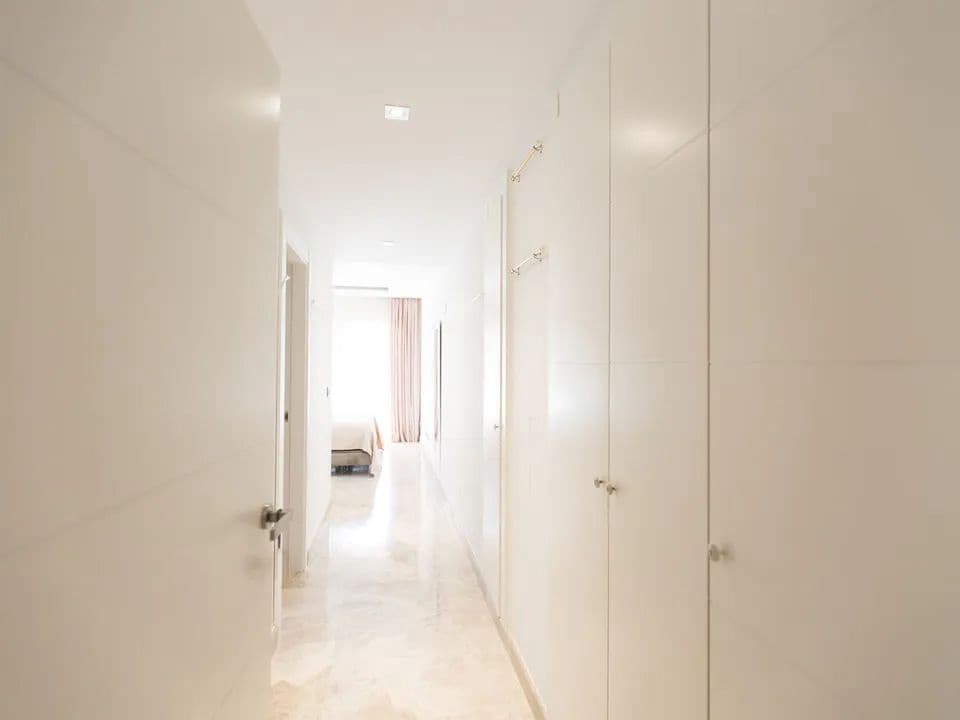 2 makuuhuone Huoneisto myytävänä paikassa Nueva Andalucia mukana uima-altaan 
autotalli - 630 000 € (Ref: 9397820)