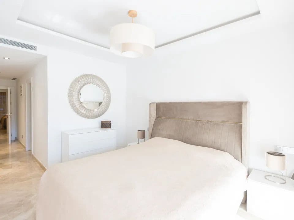 2 makuuhuone Huoneisto myytävänä paikassa Nueva Andalucia mukana uima-altaan 
autotalli - 630 000 € (Ref: 9397820)