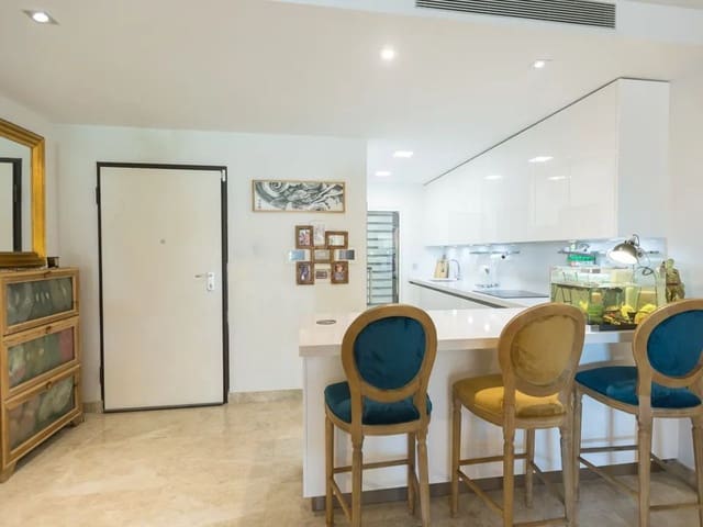 2 makuuhuone Huoneisto myytävänä paikassa Los Naranjos, Marbella mukana uima-altaan 
autotalli - 630 000 € (Ref: 9397820)