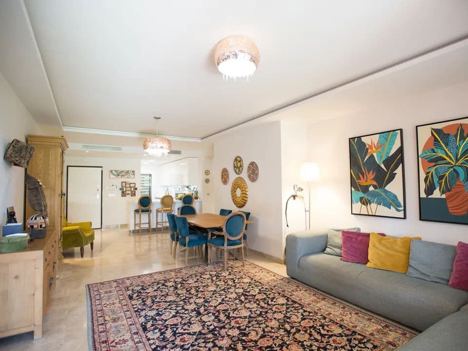 2 makuuhuone Huoneisto myytävänä paikassa Nueva Andalucia mukana uima-altaan 
autotalli - 630 000 € (Ref: 9397820)