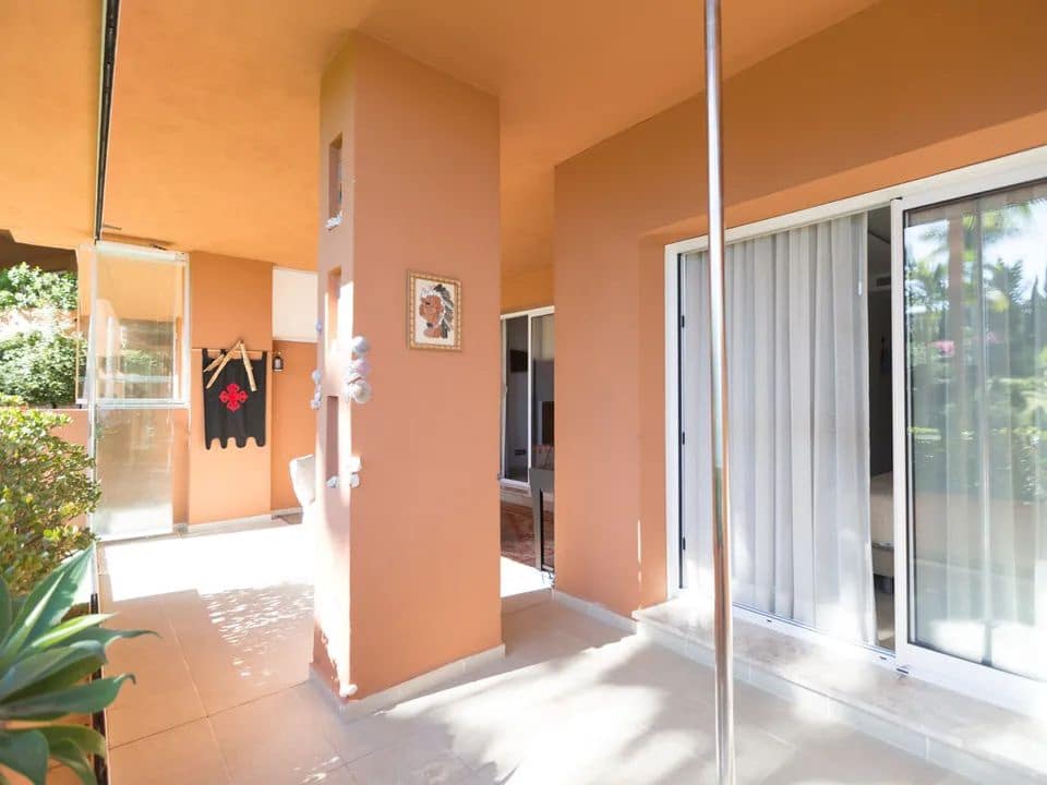 2 makuuhuone Huoneisto myytävänä paikassa Nueva Andalucia mukana uima-altaan 
autotalli - 630 000 € (Ref: 9397820)