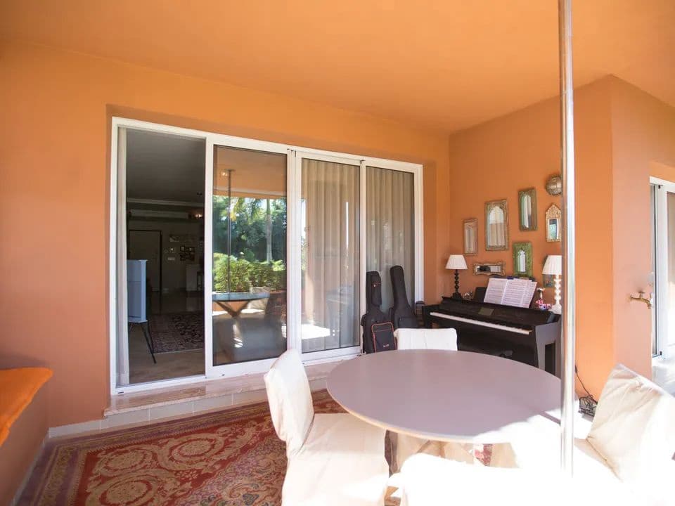 2 makuuhuone Huoneisto myytävänä paikassa Nueva Andalucia mukana uima-altaan 
autotalli - 630 000 € (Ref: 9397820)