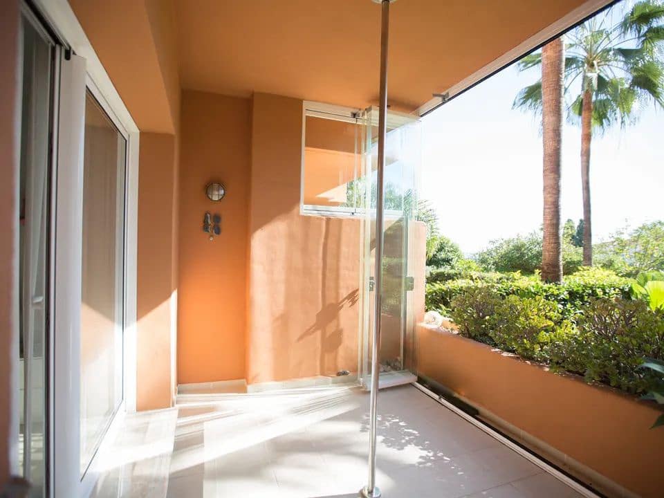 2 makuuhuone Huoneisto myytävänä paikassa Nueva Andalucia mukana uima-altaan 
autotalli - 630 000 € (Ref: 9397820)