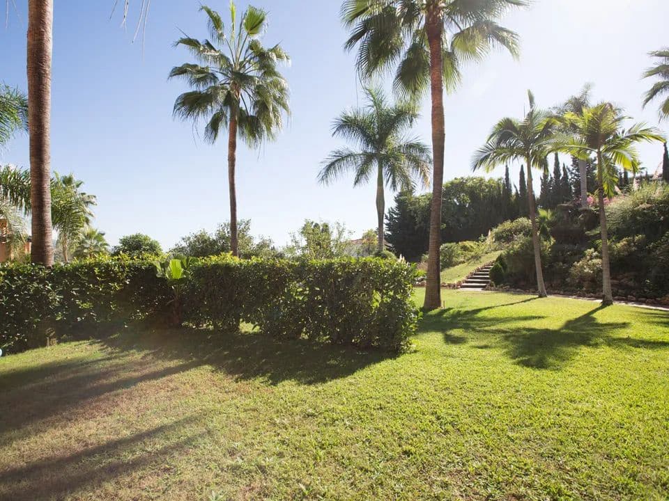 2 makuuhuone Huoneisto myytävänä paikassa Nueva Andalucia mukana uima-altaan 
autotalli - 630 000 € (Ref: 9397820)