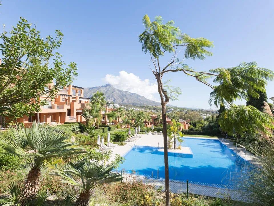 2 makuuhuone Huoneisto myytävänä paikassa Nueva Andalucia mukana uima-altaan 
autotalli - 630 000 € (Ref: 9397820)