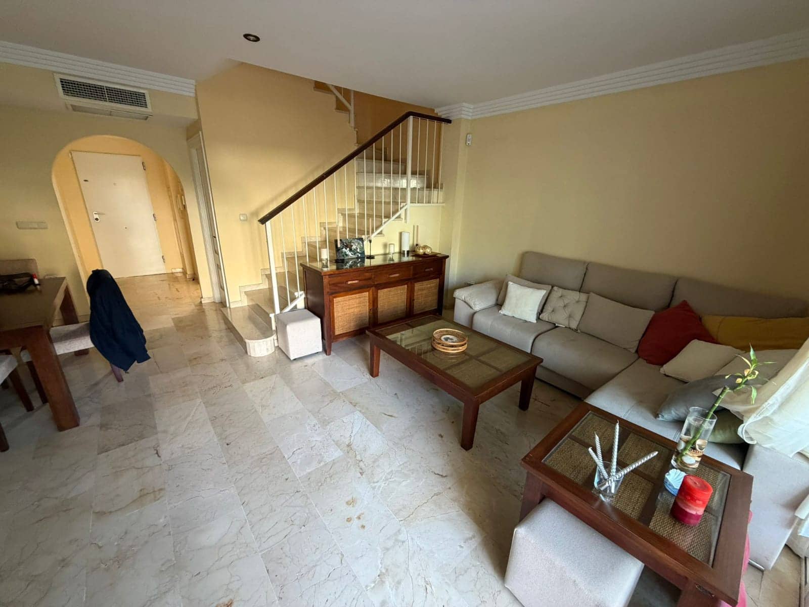 4 soveværelse Byhus til leje i Marbella med swimmingpool garage - € 3.000 (Ref: 9628092)