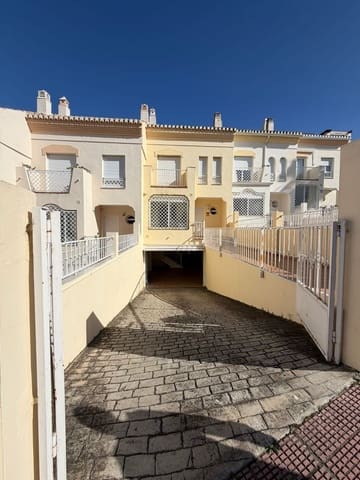 4 soveværelse Byhus til leje i El Rosario, Marbella med swimmingpool garage - € 3.000 (Ref: 9628092)