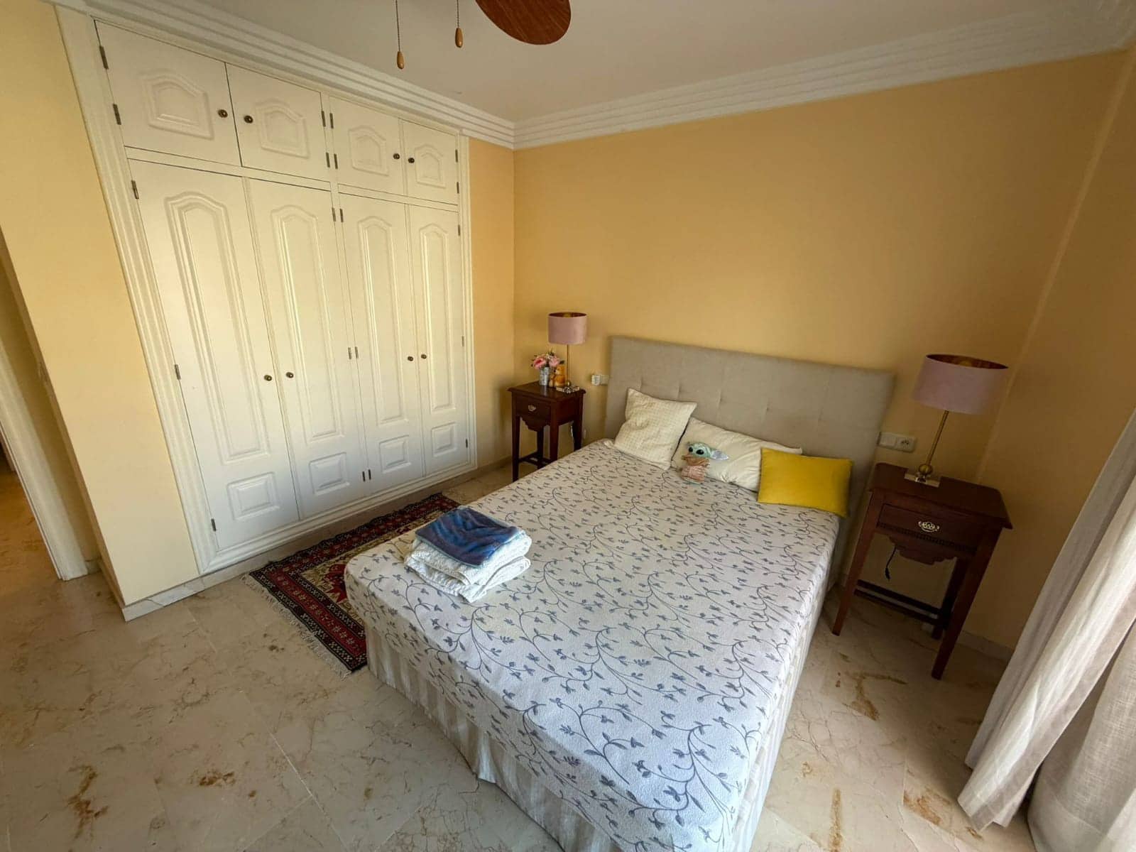 4 soveværelse Byhus til leje i Marbella med swimmingpool garage - € 3.000 (Ref: 9628092)