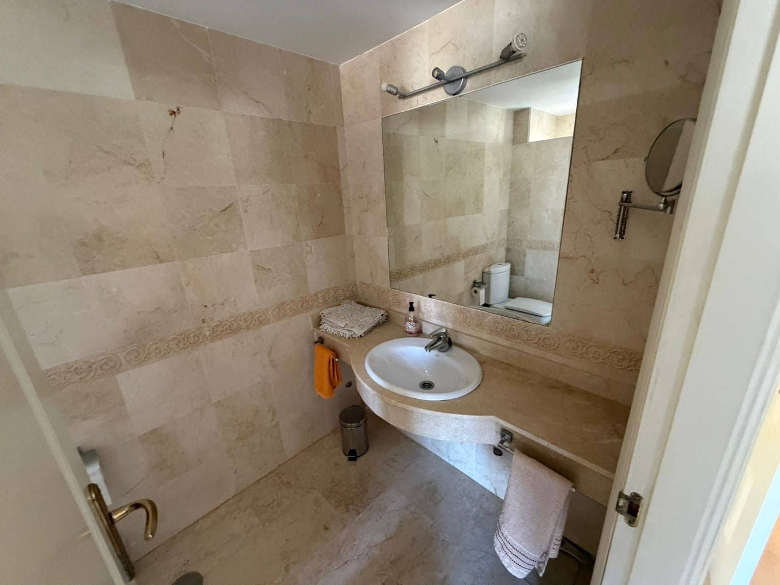 4 soveværelse Byhus til leje i Marbella med swimmingpool garage - € 3.000 (Ref: 9628092)