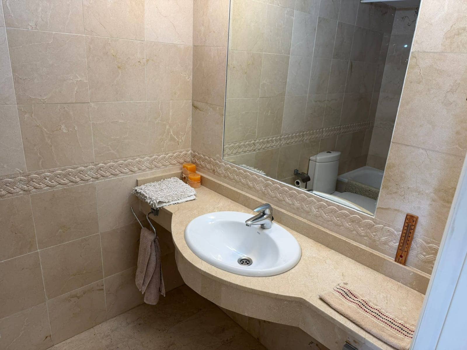 4 soveværelse Byhus til leje i Marbella med swimmingpool garage - € 3.000 (Ref: 9628092)