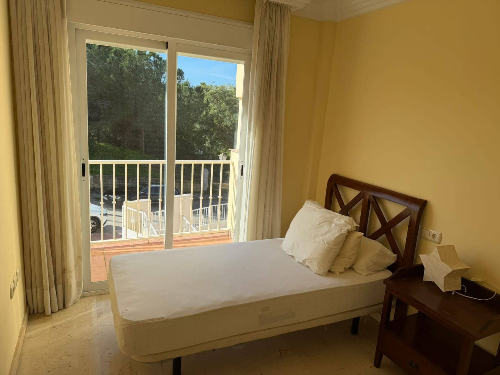 4 soveværelse Byhus til leje i Marbella med swimmingpool garage - € 3.000 (Ref: 9628092)