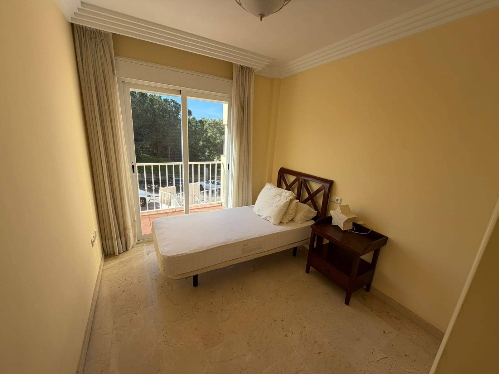 4 soveværelse Byhus til leje i Marbella med swimmingpool garage - € 3.000 (Ref: 9628092)