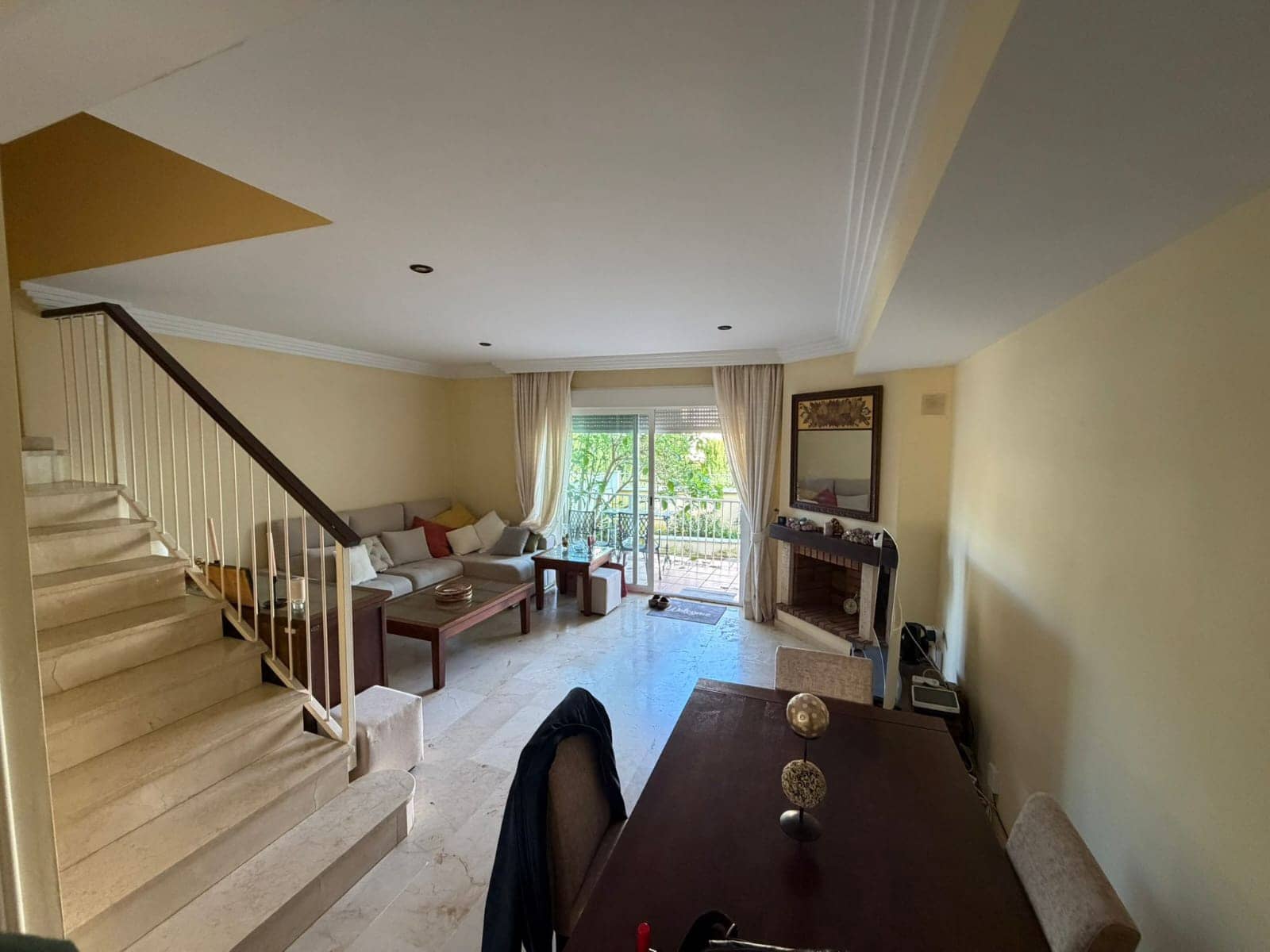 4 soveværelse Byhus til leje i Marbella med swimmingpool garage - € 3.000 (Ref: 9628092)