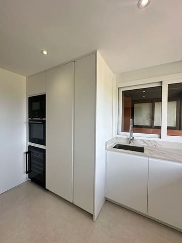 4 bedroom Penthouse for rent in Puerto Banus, Marbella - € 6,000 (Ref: 10005268)