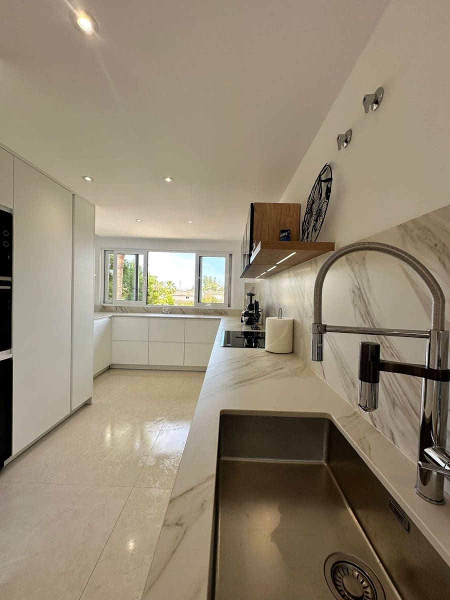 4 bedroom Penthouse for rent in Marbella with pool garage - € 6,000 (Ref: 10005268)