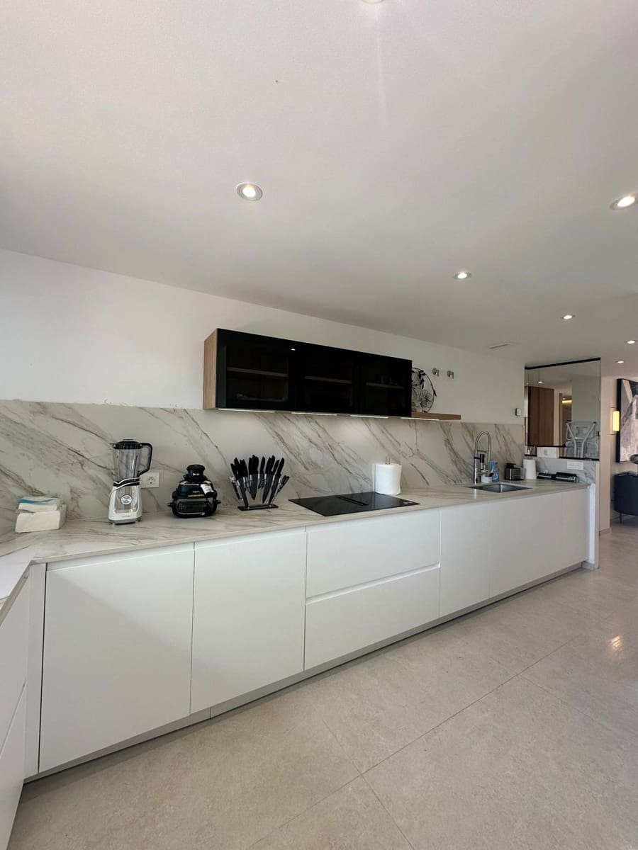 4 bedroom Penthouse for rent in Marbella with pool garage - € 6,000 (Ref: 10005268)