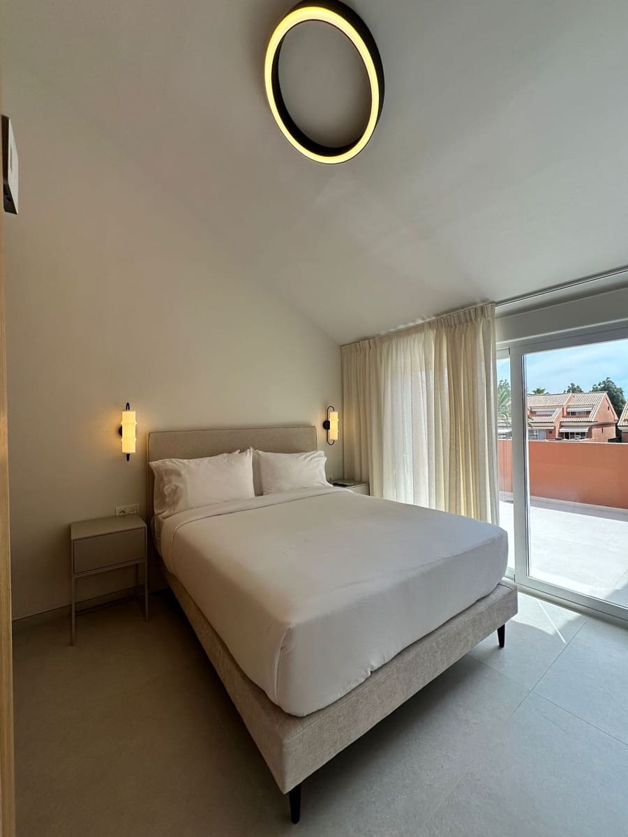 4 bedroom Penthouse for rent in Marbella with pool garage - € 6,000 (Ref: 10005268)