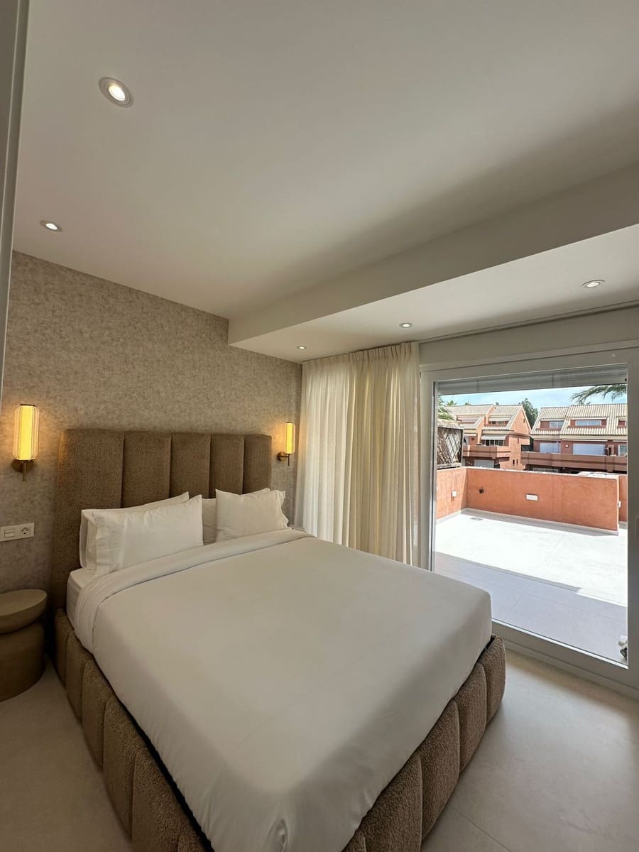 4 bedroom Penthouse for rent in Marbella with pool garage - € 6,000 (Ref: 10005268)