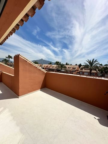 4 bedroom Penthouse for rent in Puerto Banus, Marbella - € 6,000 (Ref: 10005268)