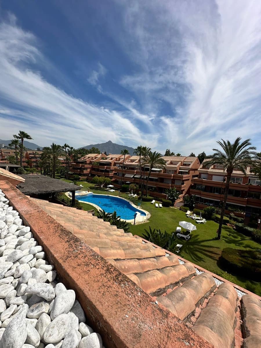 4 bedroom Penthouse for rent in Marbella with pool garage - € 6,000 (Ref: 10005268)