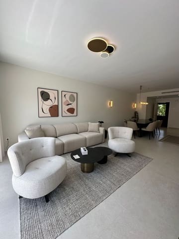 4 bedroom Penthouse for rent in Puerto Banus, Marbella - € 6,000 (Ref: 10005268)