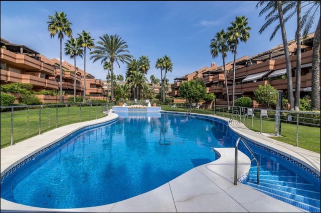 4 bedroom Penthouse for rent in Puerto Banus, Marbella - € 6,000 (Ref: 10005268)