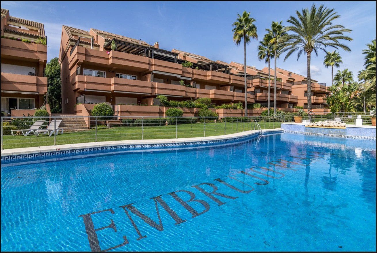 4 bedroom Penthouse for rent in Marbella with pool garage - € 6,000 (Ref: 10005268)