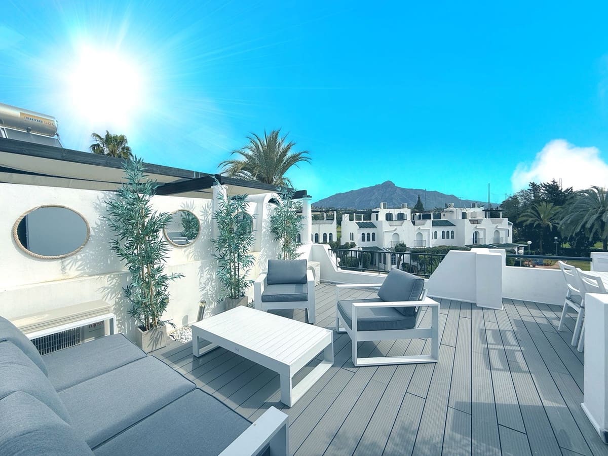 4 Zimmer Reihenhaus zu vermieten in Nueva Andalucia mit Pool Garage - 3.900 € (Ref: 10008776)
