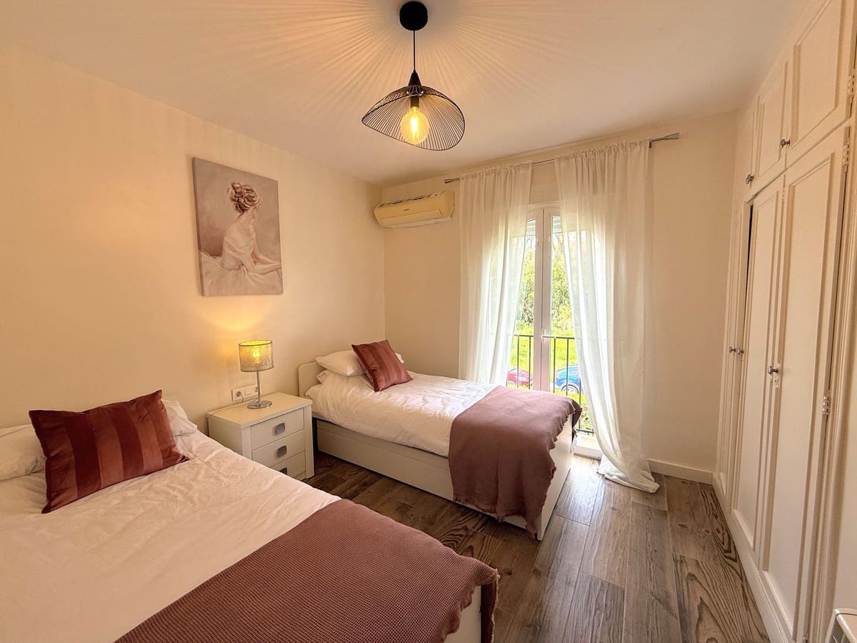 4 Zimmer Reihenhaus zu vermieten in Nueva Andalucia mit Pool Garage - 3.900 € (Ref: 10008776)