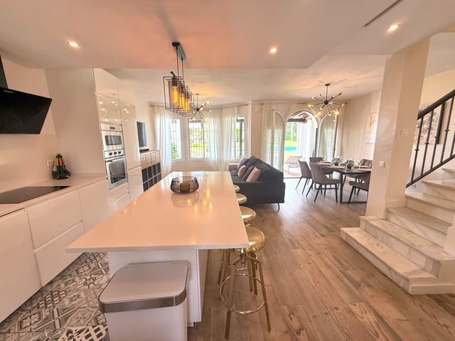 4 Zimmer Reihenhaus zu vermieten in Los Naranjos, Marbella mit Pool Garage - 3.900 € (Ref: 10008776)