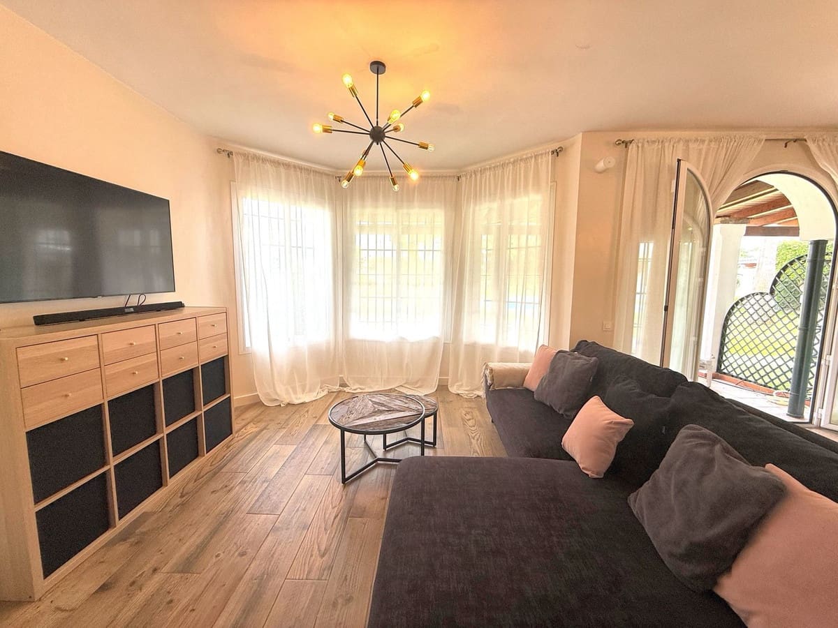 4 Zimmer Reihenhaus zu vermieten in Nueva Andalucia mit Pool Garage - 3.900 € (Ref: 10008776)