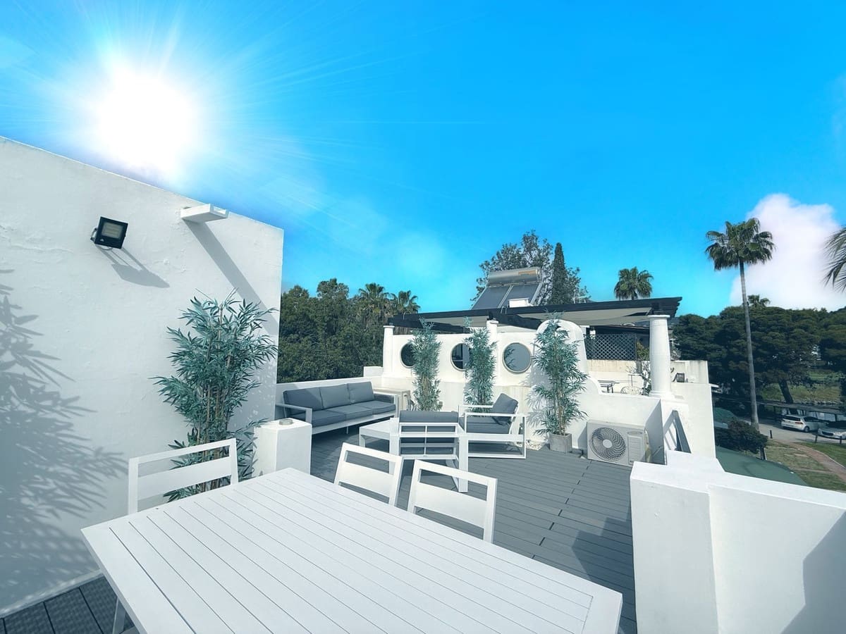 4 Zimmer Reihenhaus zu vermieten in Nueva Andalucia mit Pool Garage - 3.900 € (Ref: 10008776)