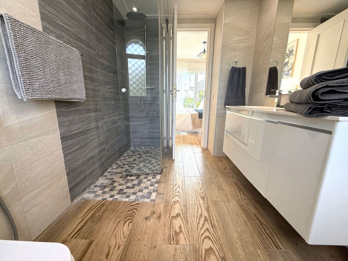 4 Zimmer Reihenhaus zu vermieten in Nueva Andalucia mit Pool Garage - 3.900 € (Ref: 10008776)