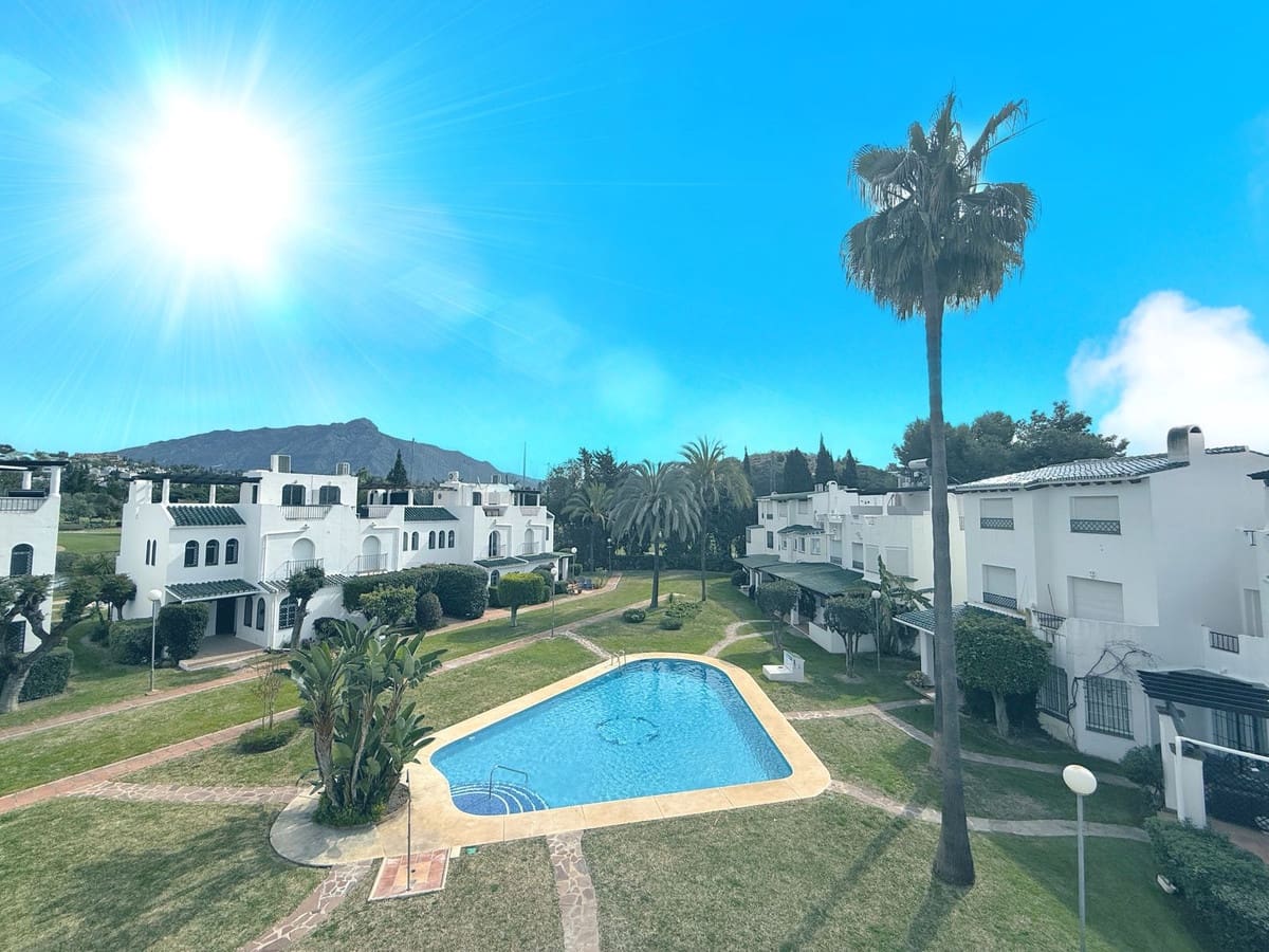 4 Zimmer Reihenhaus zu vermieten in Nueva Andalucia mit Pool Garage - 3.900 € (Ref: 10008776)