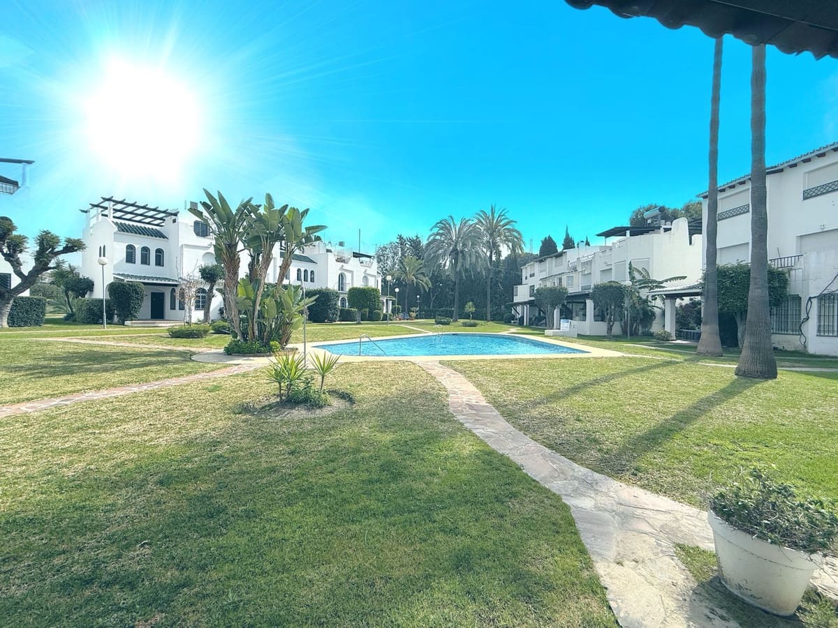 4 Zimmer Reihenhaus zu vermieten in Nueva Andalucia mit Pool Garage - 3.900 € (Ref: 10008776)