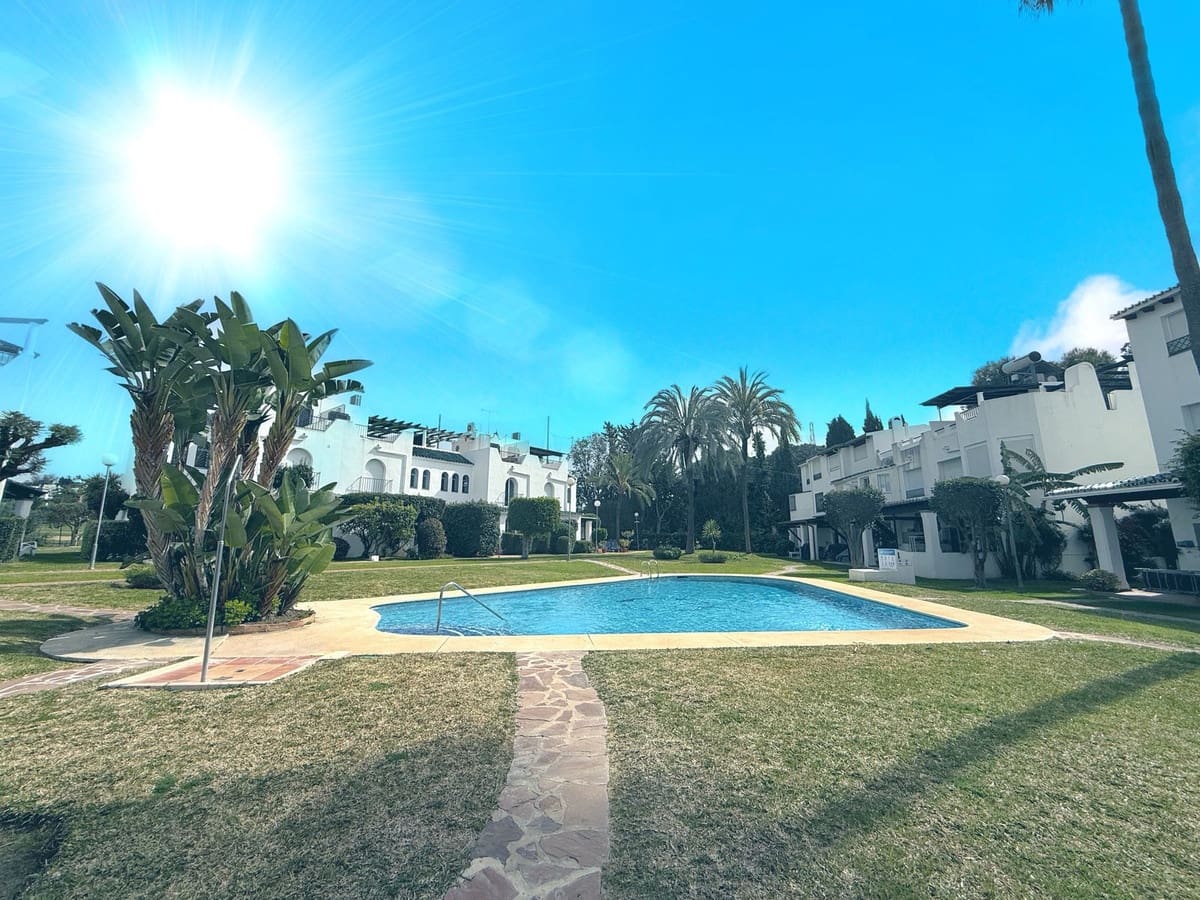 4 Zimmer Reihenhaus zu vermieten in Nueva Andalucia mit Pool Garage - 3.900 € (Ref: 10008776)