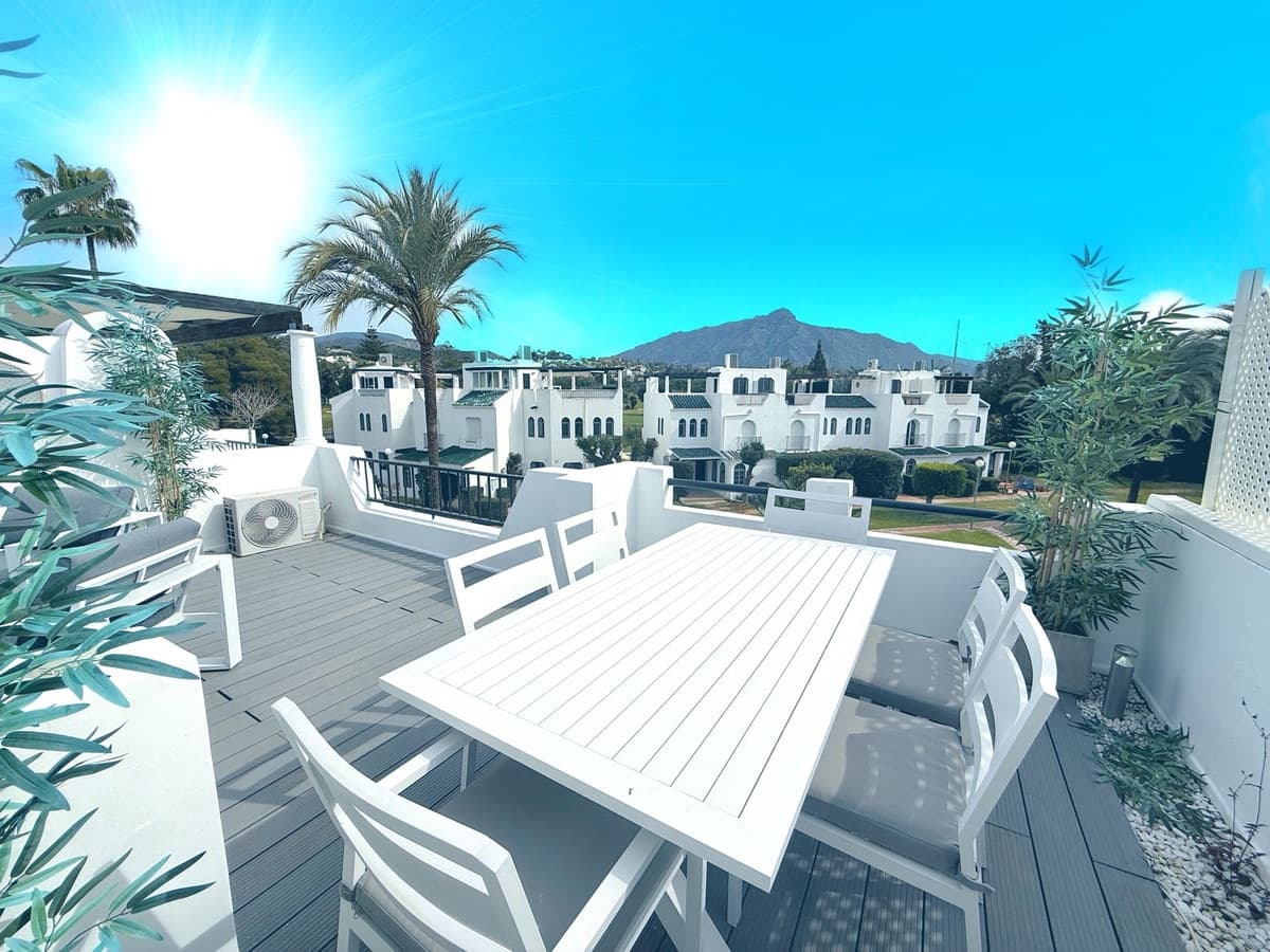 4 Zimmer Reihenhaus zu vermieten in Nueva Andalucia mit Pool Garage - 3.900 € (Ref: 10008776)