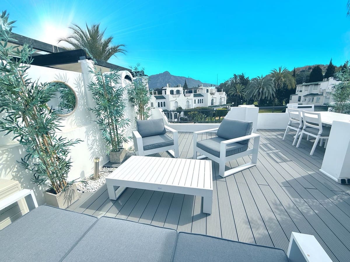 4 Zimmer Reihenhaus zu vermieten in Nueva Andalucia mit Pool Garage - 3.900 € (Ref: 10008776)