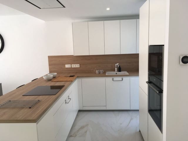 3 soveværelse Rækkehus til leje i La Dama de Noche - La Alzambra, Marbella med swimmingpool garage - € 3.500 (Ref: 10013002)