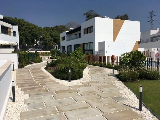 3 soveværelse Rækkehus til leje i La Dama de Noche - La Alzambra, Marbella - € 3.500 (Ref: 10013002)