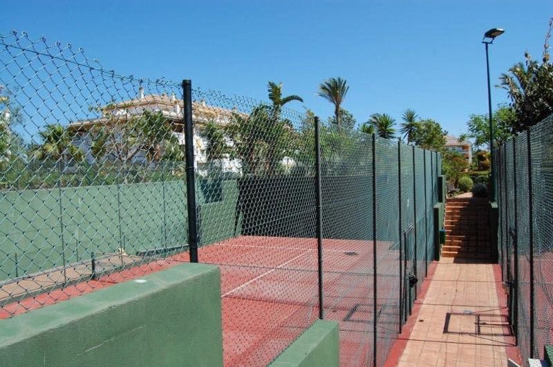 Apartamento de 2 habitaciones en Marbella en alquiler con piscina garaje - 2.100 € (Ref: 10047036)