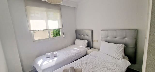 Apartamento de 2 habitaciones en La Dama de Noche - La Alzambra, Marbella en alquiler con piscina garaje - 2.100 € (Ref: 10047036)