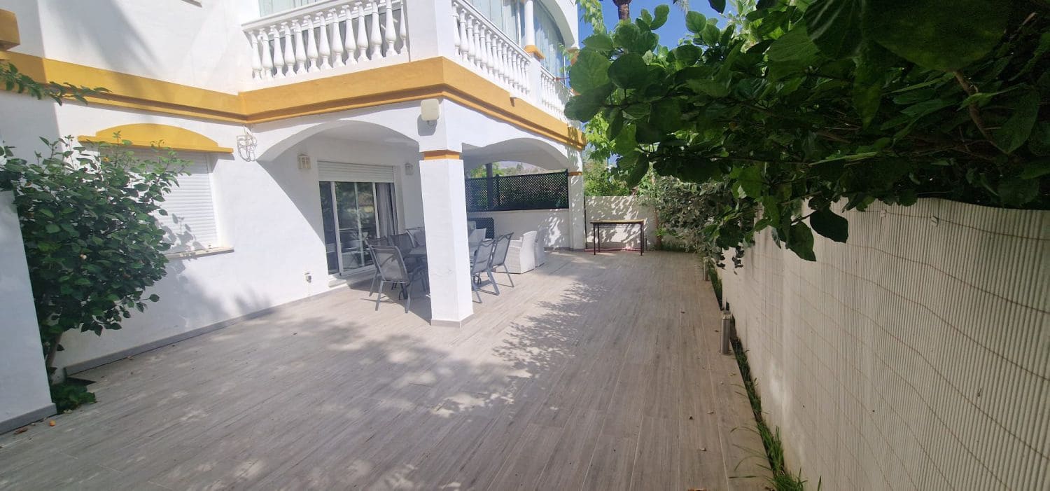 Apartamento de 2 habitaciones en Marbella en alquiler con piscina garaje - 2.100 € (Ref: 10047036)