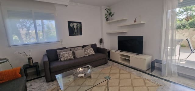 Apartamento de 2 habitaciones en La Dama de Noche - La Alzambra, Marbella en alquiler con piscina garaje - 2.100 € (Ref: 10047036)