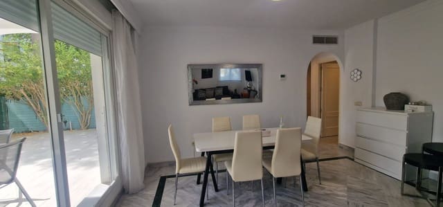 Apartamento de 2 habitaciones en La Dama de Noche - La Alzambra, Marbella en alquiler con piscina garaje - 2.100 € (Ref: 10047036)