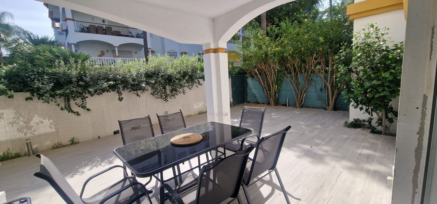 Apartamento de 2 habitaciones en Marbella en alquiler con piscina garaje - 2.100 € (Ref: 10047036)