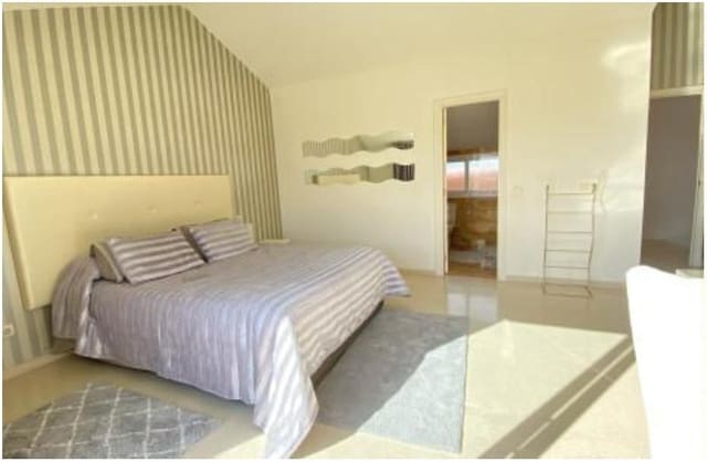 3 sovrum Takvåning att hyra i Puerto Banus, Marbella med pool garage - 3 500 € (Ref: 10047037)