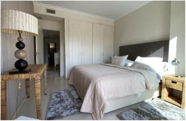 3 sovrum Takvåning att hyra i Puerto Banus, Marbella med pool garage - 3 500 € (Ref: 10047037)